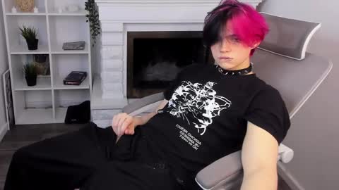 Snapshot of justin_twinkboy chatting on October 16, 1:11 pm JUSTIN online show from October 16, 1:11 pm