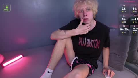 justTEEN online show from April 22, 10:22 am