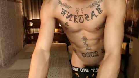 justine_hunk online show from February 24, 12:41 am