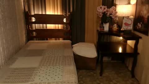 justine_hunk online show from February 26, 8:17 am