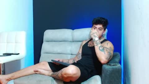 justinfuller_31 online show from May 4, 6:58 pm