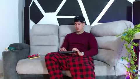 justinfuller_31 online show from November 15, 3:46 pm