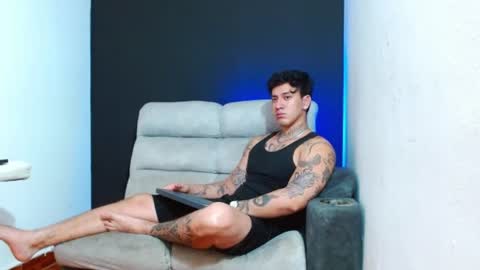 justinfuller_31 online show from June 12, 2:54 am