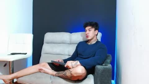justinfuller_31 online show from April 29, 11:20 pm