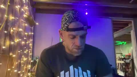 justinmoore1987 online show from December 11, 8:47 am