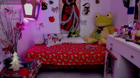 Snapshot of justmia_ chatting on December 20, 4:53 am Mia online show from December 20, 4:53 am