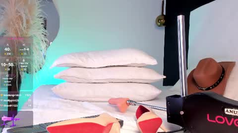 justmolly_ online show from June 13, 7:30 am