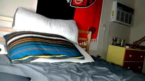 MidsizeBiGuy online show from July 15, 4:18 am