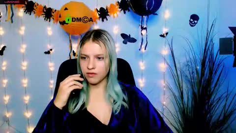 kaela_spell_ online show from October 28, 8:10 pm