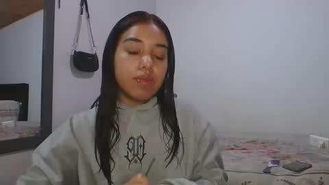 KAHELIINDEPENDENT MODEL online show from March 8, 1:03 pm