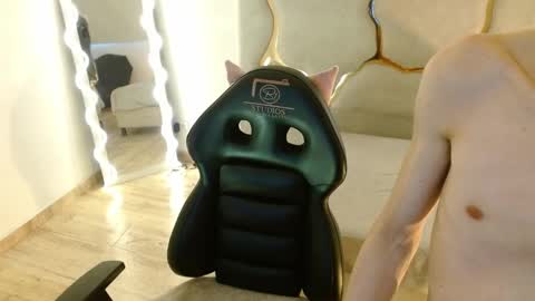 kai_tay1 online show from April 25, 12:51 pm