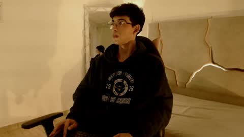 kai_tay1 online show from April 28, 11:36 am
