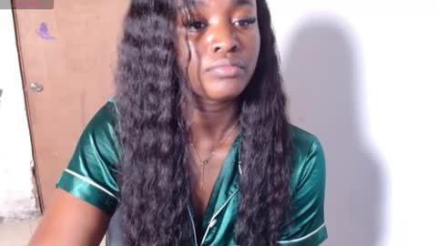 Snapshot of kaiadebayo chatting on October 12, 5:44 am Angie  online show from October 12, 5:44 am