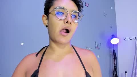 Snapshot of kaira_mosse_ chatting on October 23, 1:01 pm kaira_mosse_ online show from October 23, 1:01 pm
