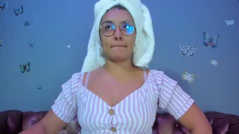 kaira_mosse_ online show from July 14, 11:59 am