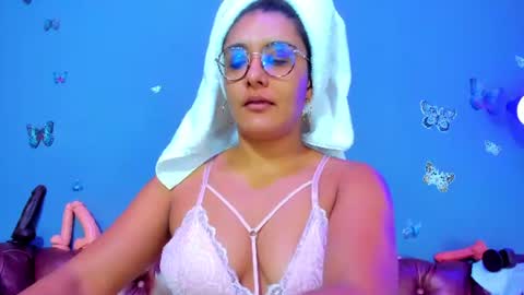 kaira_mosse_ online show from June 28, 11:39 am