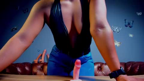 kaira_mosse_ online show from July 9, 11:58 am
