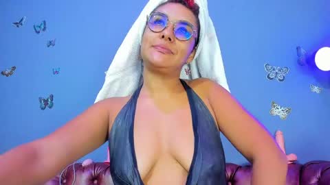 kaira_mosse_ online show from April 22, 12:12 pm