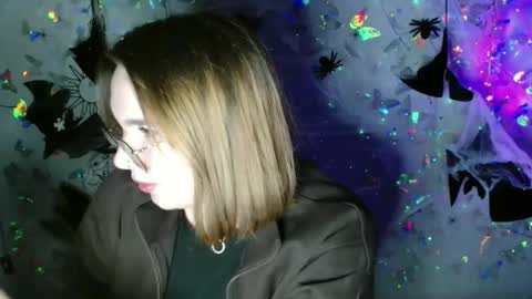 Kaitlin online show from October 5, 5:09 pm