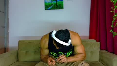 kale thomson online show from August 3, 11:33 pm