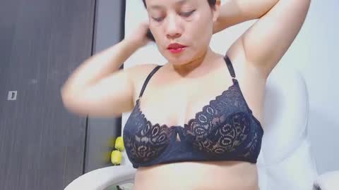 Hannah online show from April 27, 11:24 pm