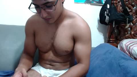 Snapshot of kamenov00 chatting on February 22, 12:38 am kamenov00 online show from February 22, 12:38 am