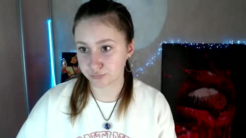 kamilla_love_ online show from May 1, 12:21 pm