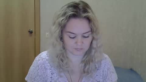 karennelsonx online show from April 24, 12:40 pm