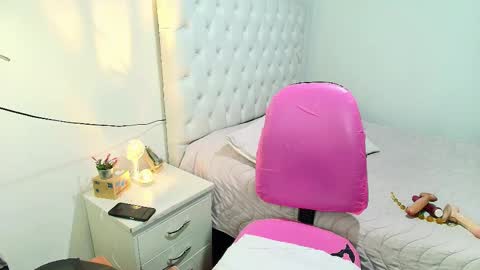 Snapshot of karina_pretty chatting on September 29, 3:27 am karina online show from September 29, 3:27 am