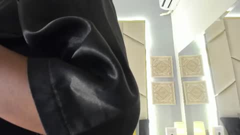 karinaacox online show from July 28, 12:01 pm