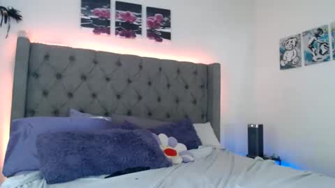 karinakummings online show from November 23, 9:02 pm