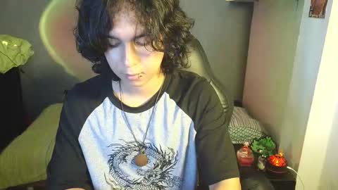 Snapshot of kariozzz chatting on March 8, 7:42 pm call me kai 3 online show from March 8, 7:42 pm