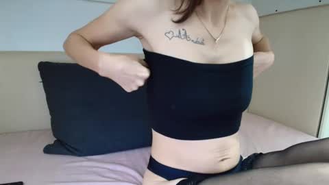 Crystyna online show from December 5, 6:48 am