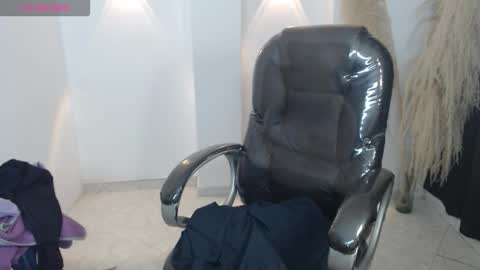 KARLYE online show from December 2, 3:27 am