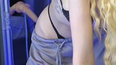 Julia online show from July 30, 7:47 pm