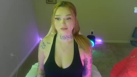 karmathevixen0304 online show from May 6, 9:43 pm