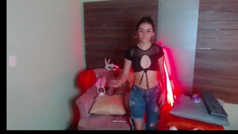 Snapshot of karol_yesenia chatting on September 22, 1:37 pm karol_yesenia online show from September 22, 1:37 pm