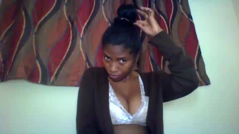 karoliee online show from July 13, 1:58 pm