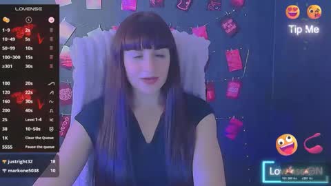 Caroline online show from November 26, 3:31 pm