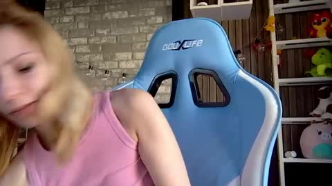 karoline121 online show from March 4, 7:27 am