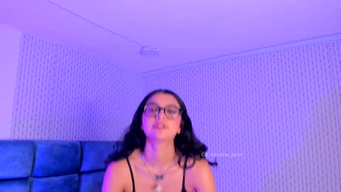 Snapshot of karoline_jones_ chatting on January 27, 12:01 am Karoline online show from January 27, 12:01 am