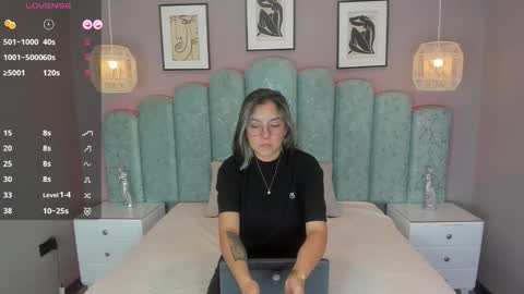 Snapshot of karoll_santos chatting on October 2, 5:06 am Karol Santos online show from October 2, 5:06 am