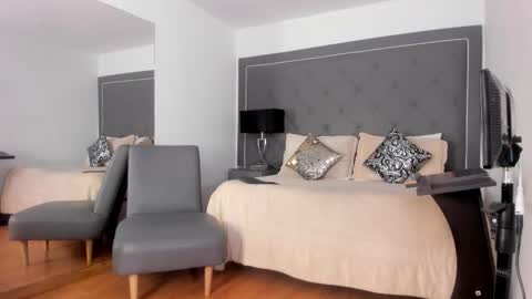 karolwest_ online show from March 14, 11:25 am