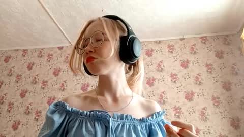 Sara online show from February 27, 7:23 am