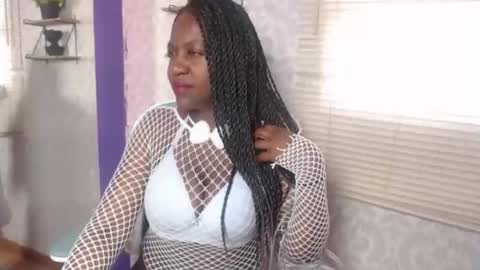 Snapshot of karooll_smit chatting on October 23, 12:17 pm karooll_smit online show from October 23, 12:17 pm