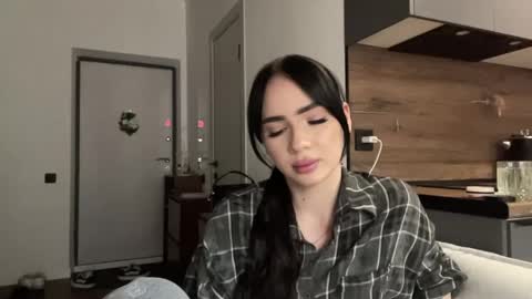 Izzy online show from May 31, 11:20 am