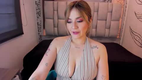 K A T A  H O O T online show from November 25, 8:07 pm