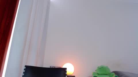 katalinaferreirax online show from December 2, 6:05 pm