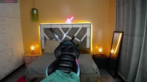 kate_lawrence_ online show from January 3, 7:06 am