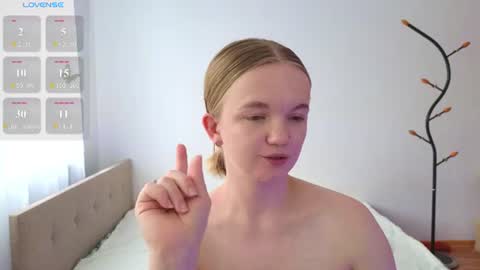 katebunnys online show from June 15, 11:13 am